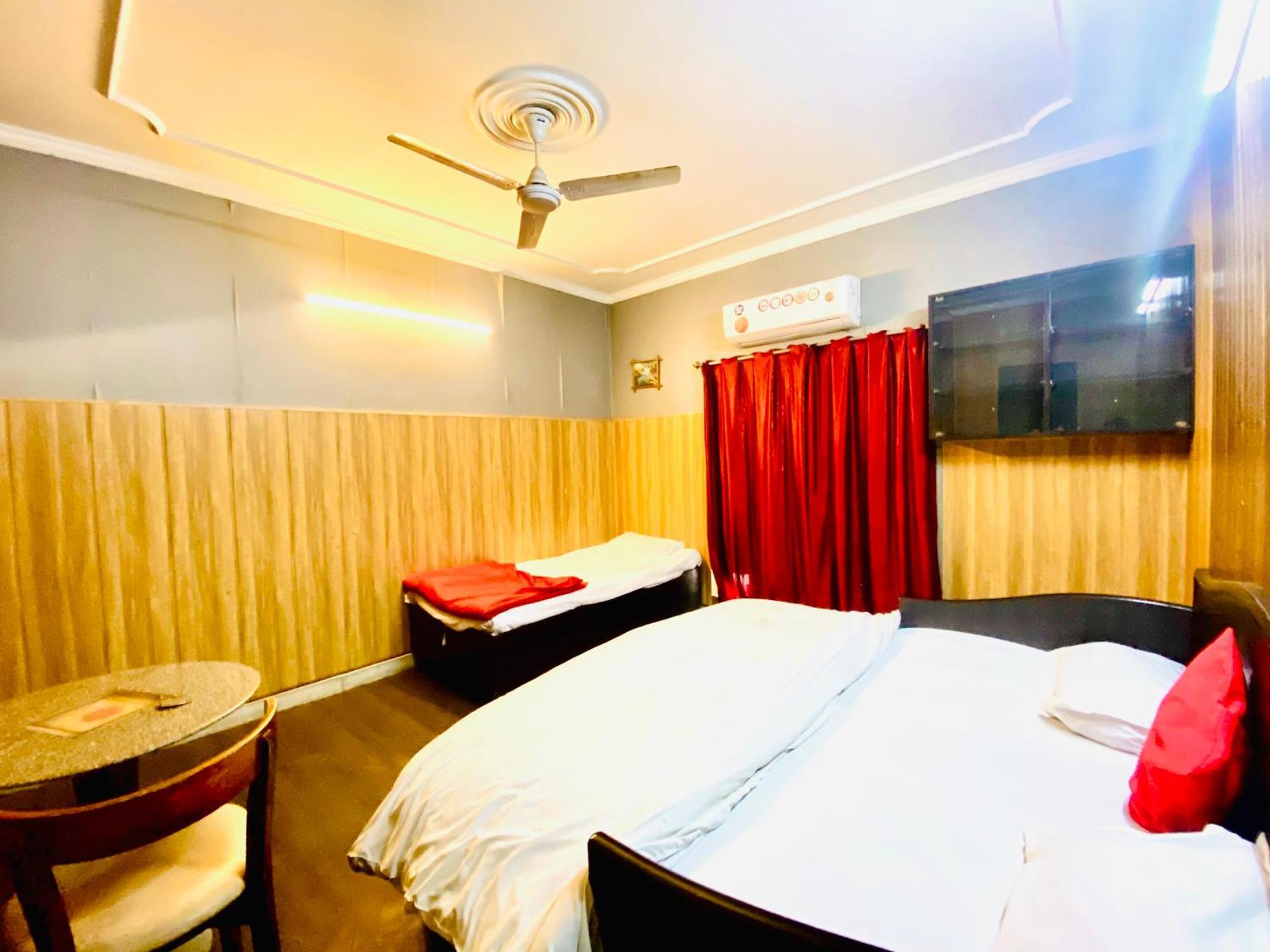 Hotel Osakataj Agra  Zewnętrze zdjęcie